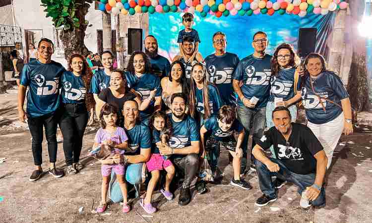 "Festa Solidária da Igreja Fonte da Vida para as Crianças, Encanta Comunidade no Vicente Pinzon com entrega de Presentes e Bíblias!"